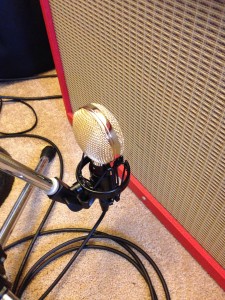 Fig. 1: Slightly off-center mic setup. (Shown: Cascade Fat Head ribbon mic, Fender Hot Rod Deluxe)