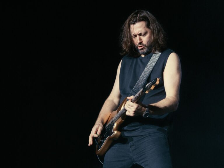 Guitarist Jan Ozveren